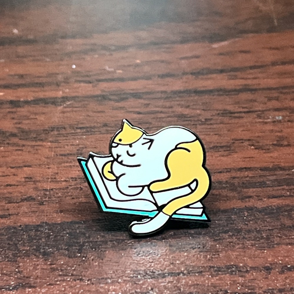 Cartoon Cat Laying On A‎ Book Cute Lapel Hat Pin